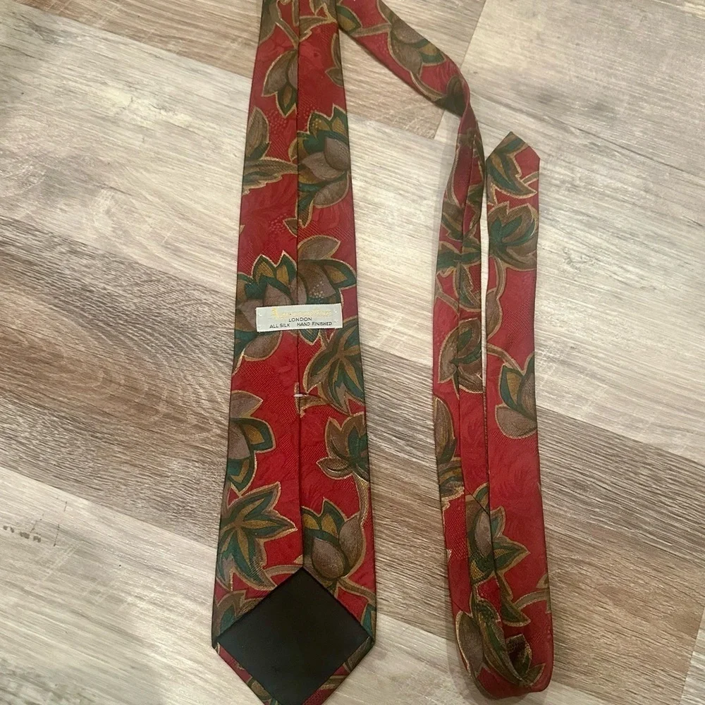 Men’s Tie Bundle Aquascutum London Red Floral Silk Tie & Yule Tie Snowman Tie